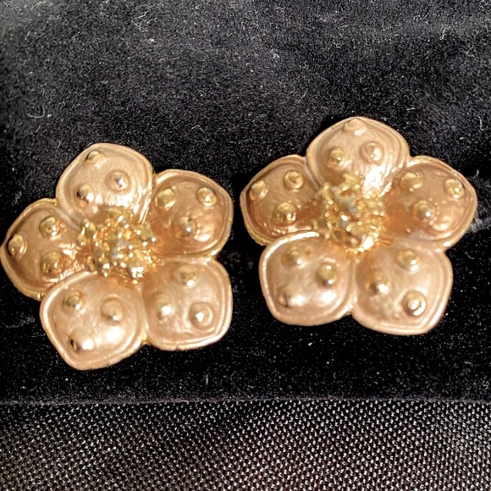 Vintage, Bordeaux Textured Flower Petal Gold Tone Clip Earrings.